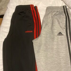 2 boy ADIDAS sweats pants still in good condición size L /14/16